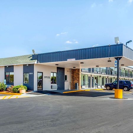 Econo Lodge Shorewood Extérieur photo