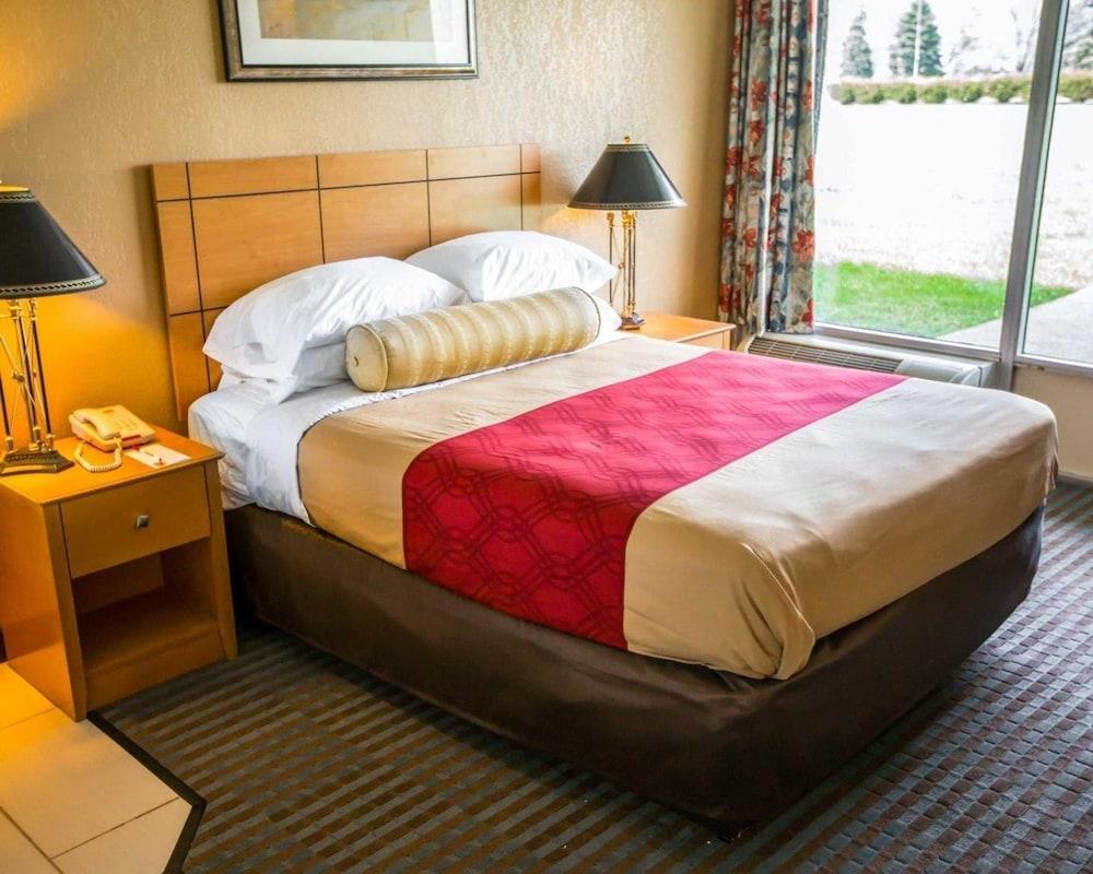 Econo Lodge Shorewood Extérieur photo