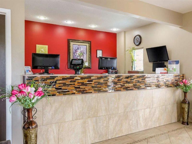 Econo Lodge Shorewood Extérieur photo