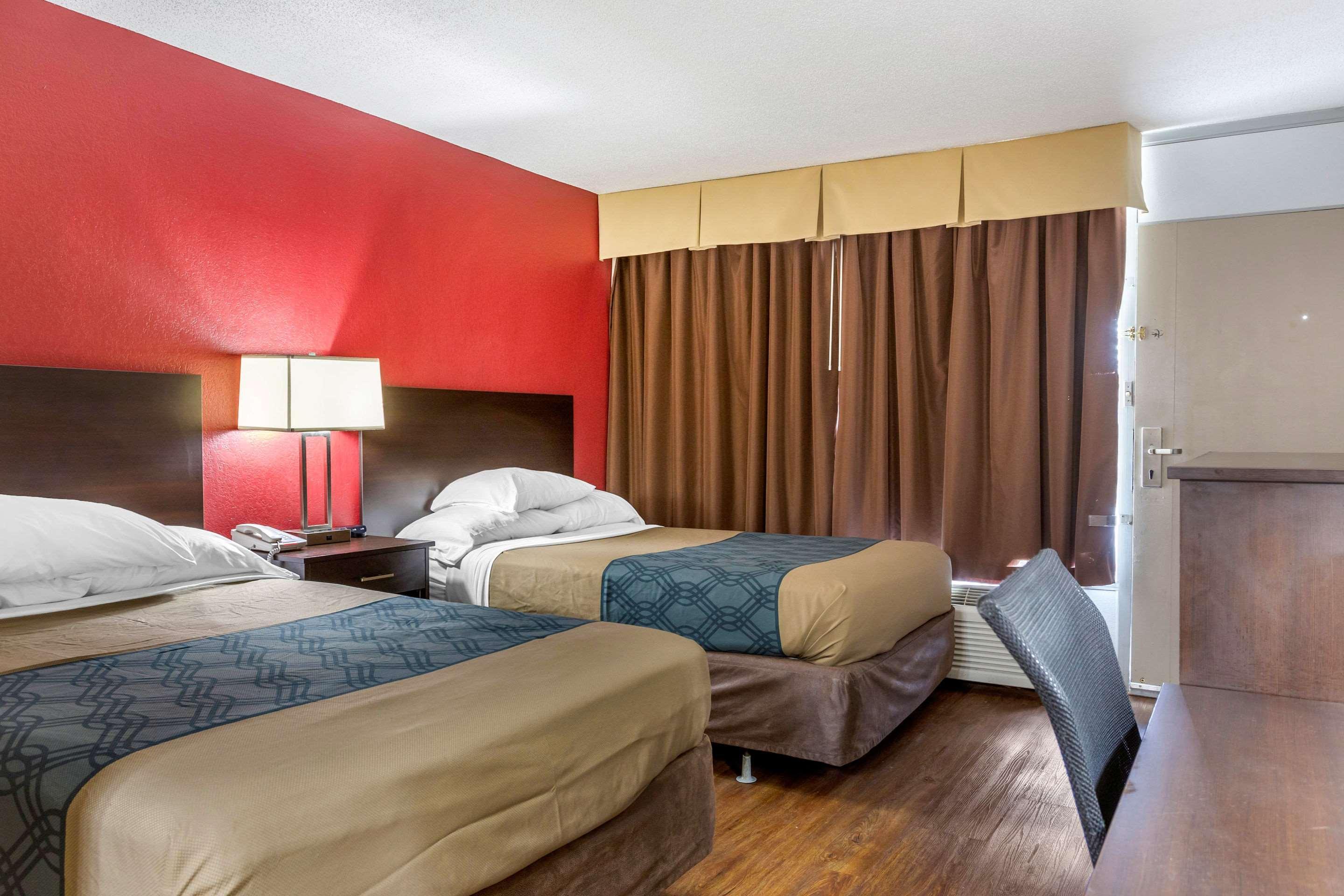 Econo Lodge Shorewood Extérieur photo