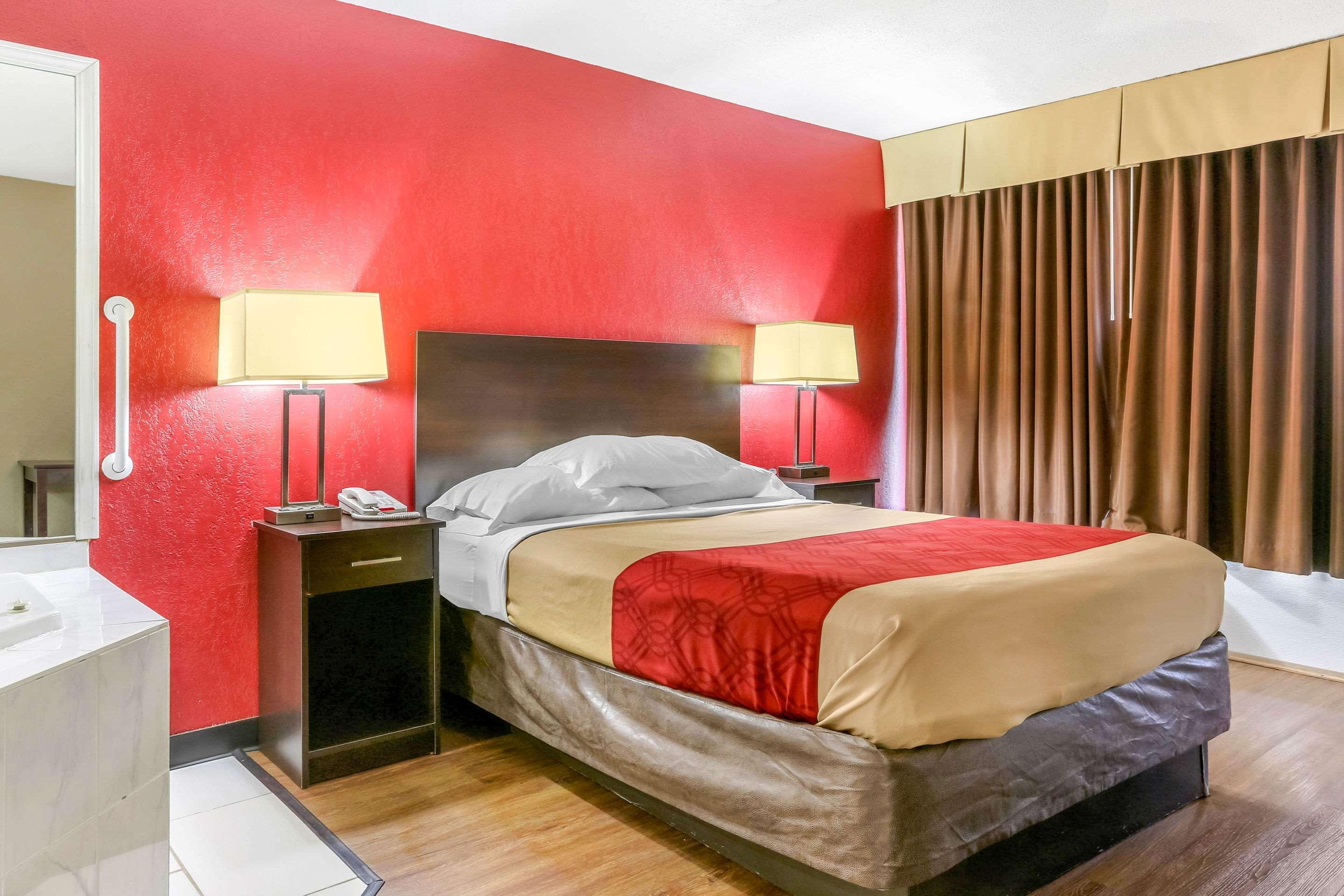 Econo Lodge Shorewood Extérieur photo