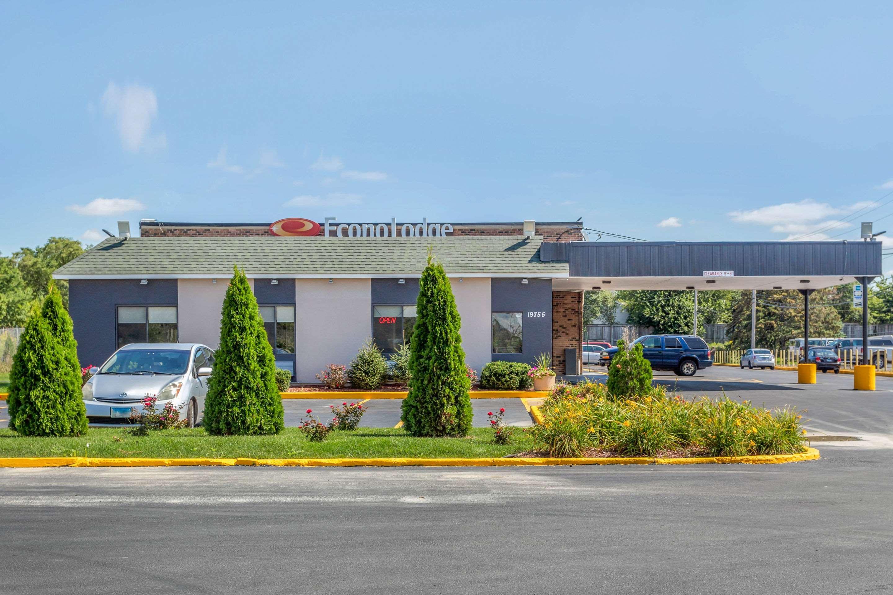 Econo Lodge Shorewood Extérieur photo
