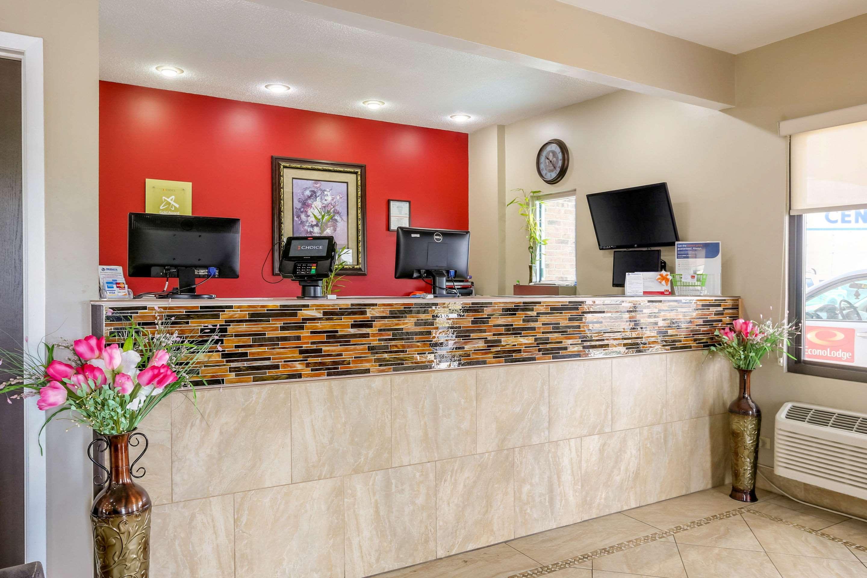 Econo Lodge Shorewood Extérieur photo