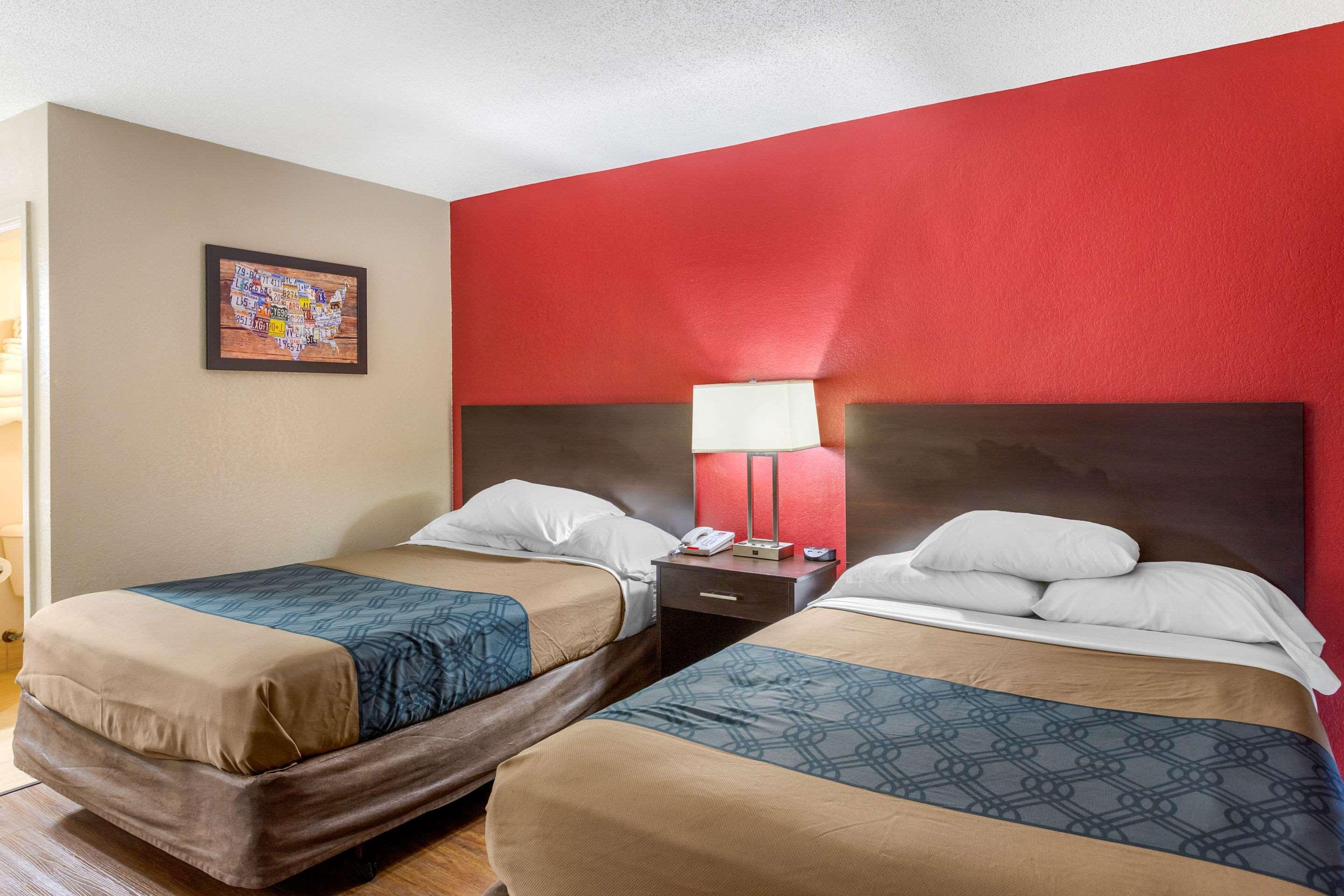 Econo Lodge Shorewood Extérieur photo