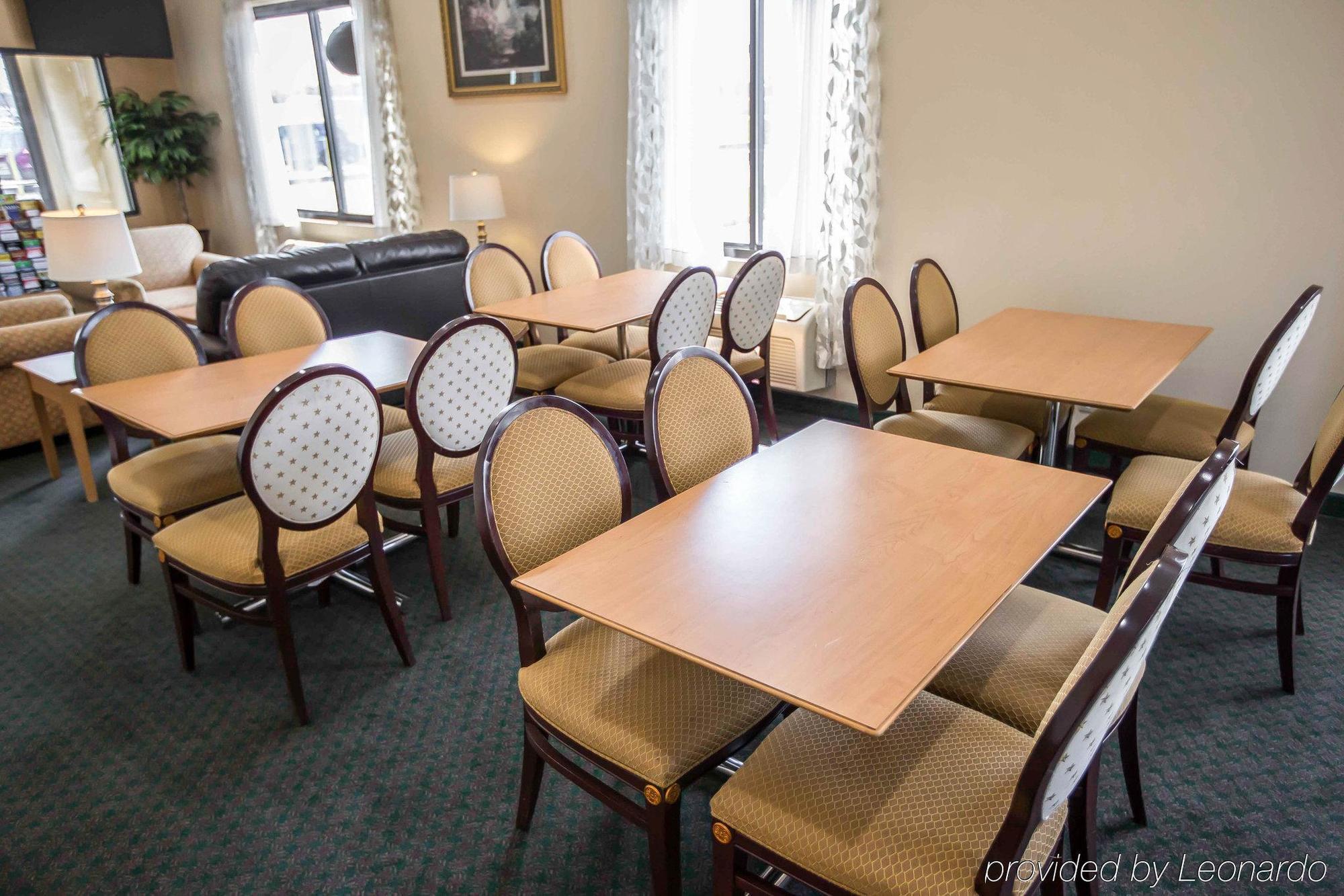 Econo Lodge Shorewood Extérieur photo