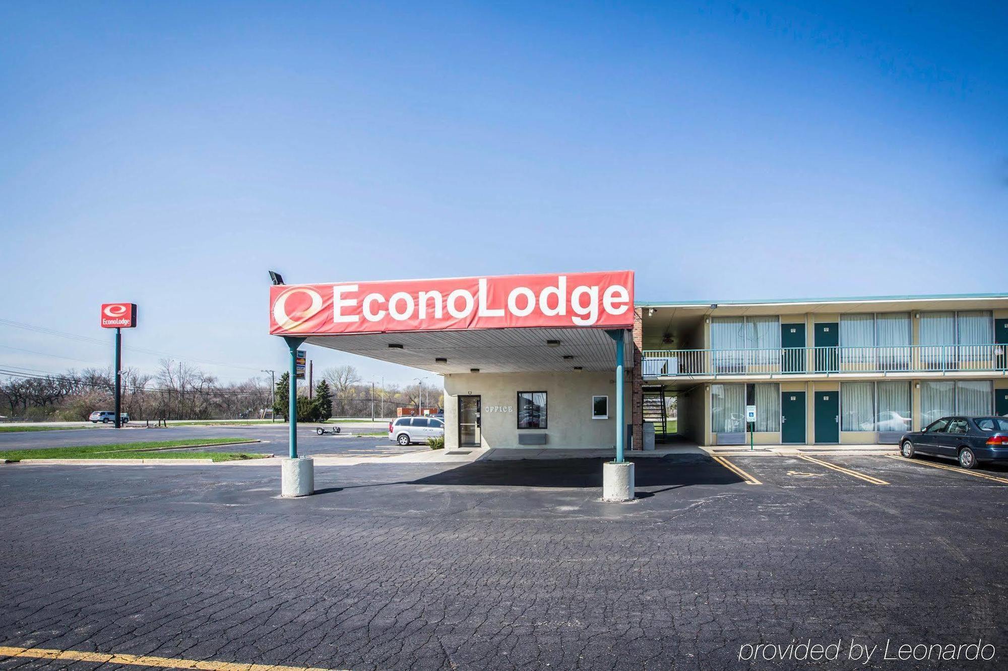 Econo Lodge Shorewood Extérieur photo