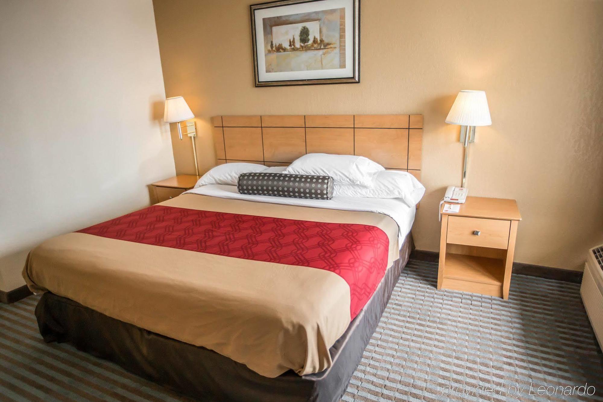 Econo Lodge Shorewood Extérieur photo
