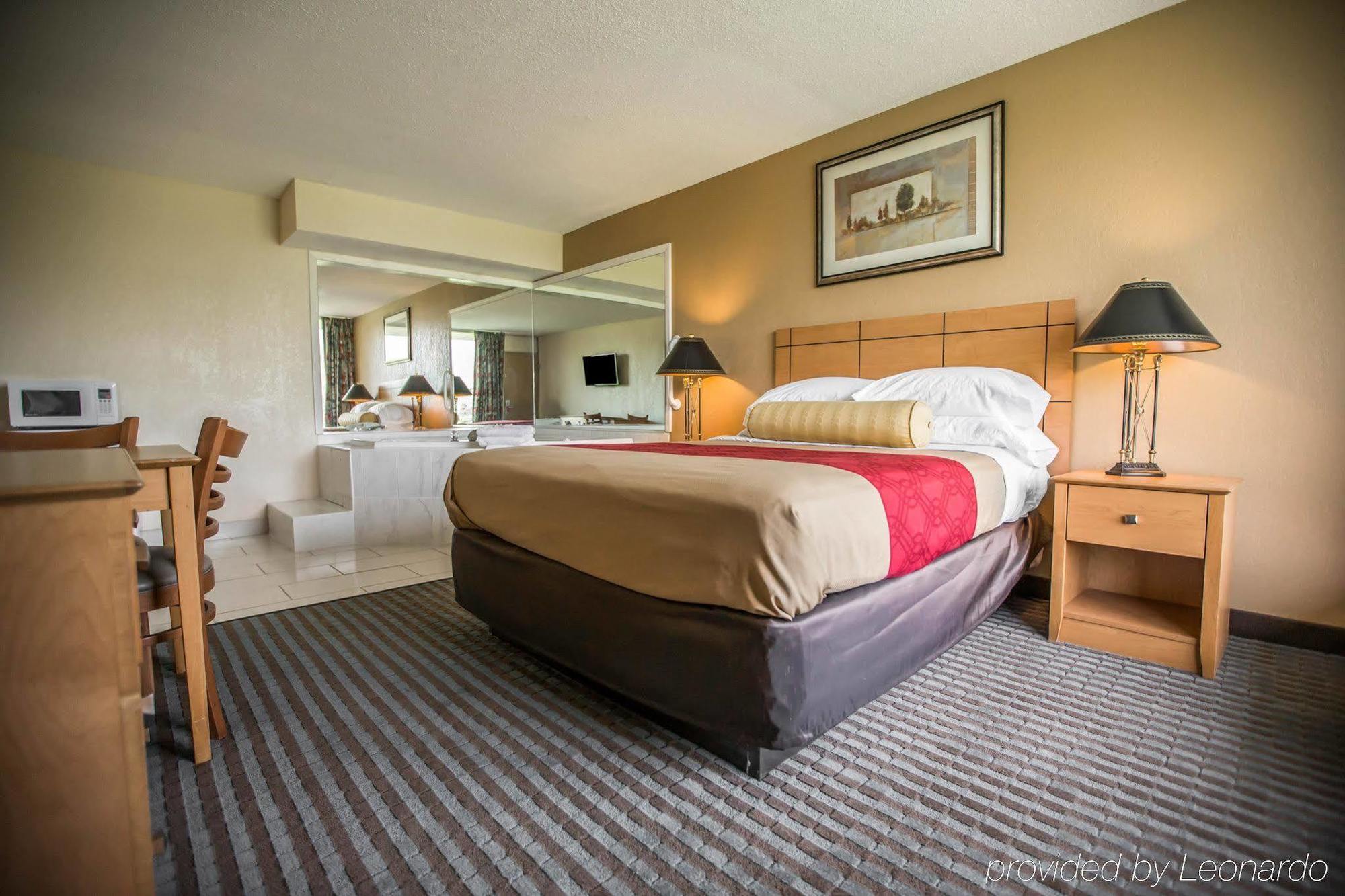 Econo Lodge Shorewood Extérieur photo