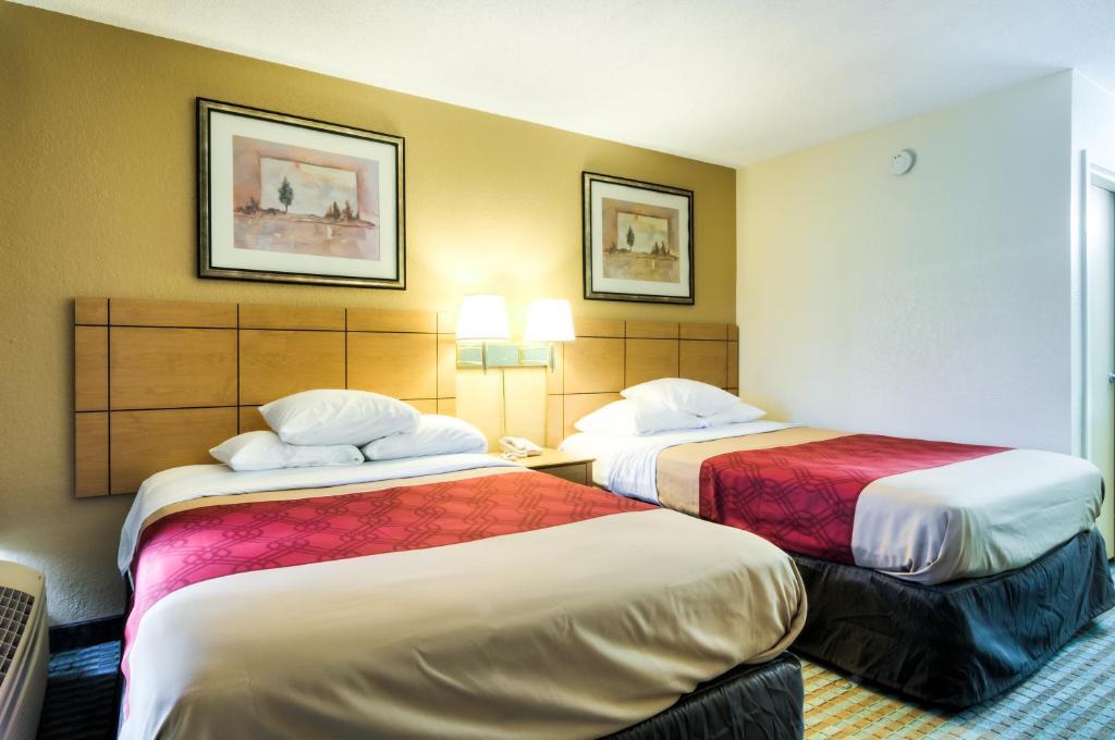 Econo Lodge Shorewood Extérieur photo