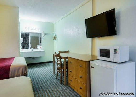 Econo Lodge Shorewood Extérieur photo