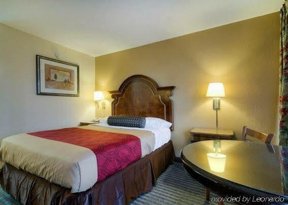 Econo Lodge Shorewood Extérieur photo